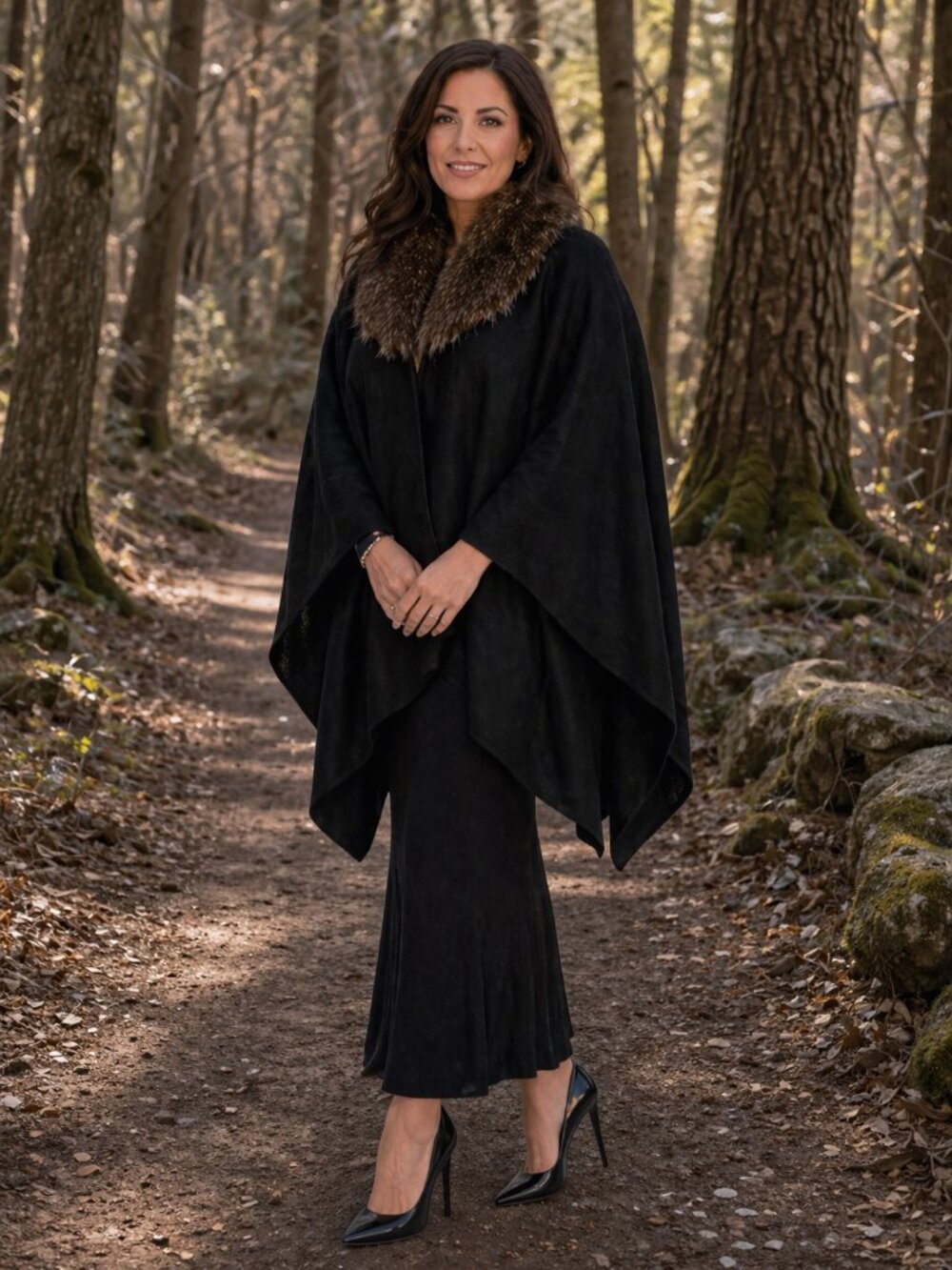 Kate and Mallory black cape shawl with faux fur collar One size fits all. NWOT